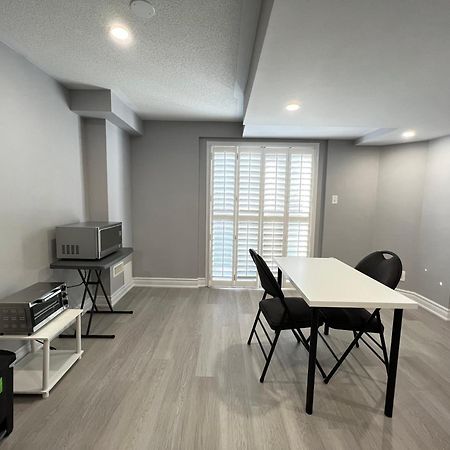 Beautiful Vacation Home Near Toronto Airport ミシサガ 部屋 写真