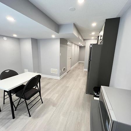 Beautiful Vacation Home Near Toronto Airport ミシサガ 部屋 写真