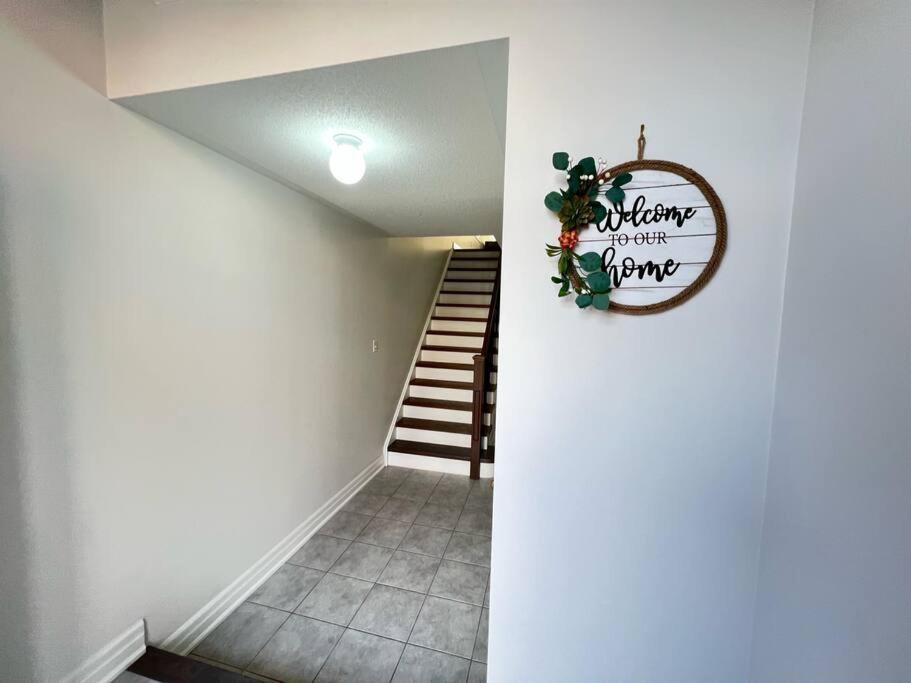 Beautiful Vacation Home Near Toronto Airport ミシサガ エクステリア 写真