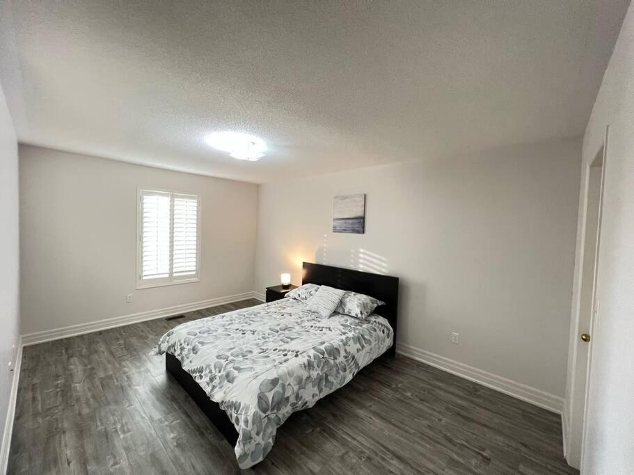 Beautiful Vacation Home Near Toronto Airport ミシサガ エクステリア 写真