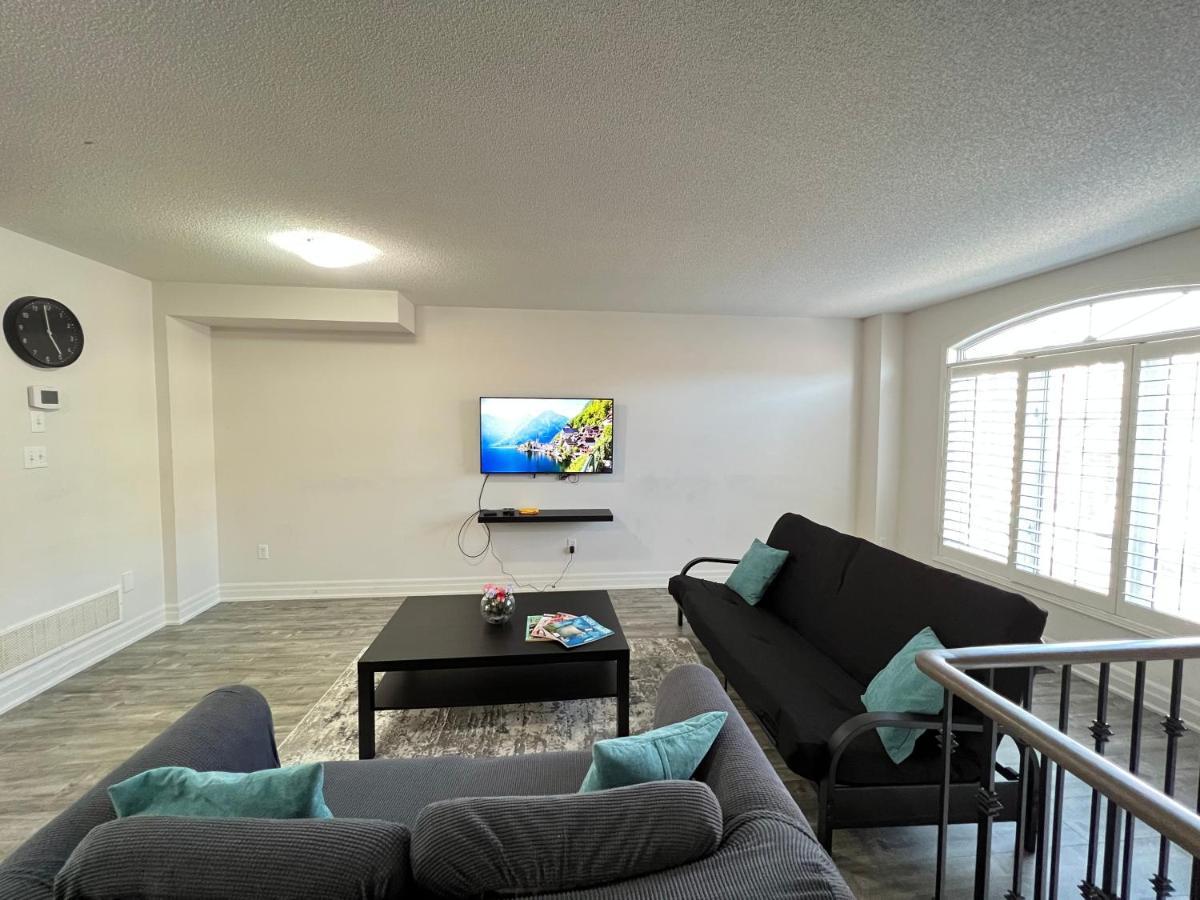 Beautiful Vacation Home Near Toronto Airport ミシサガ エクステリア 写真