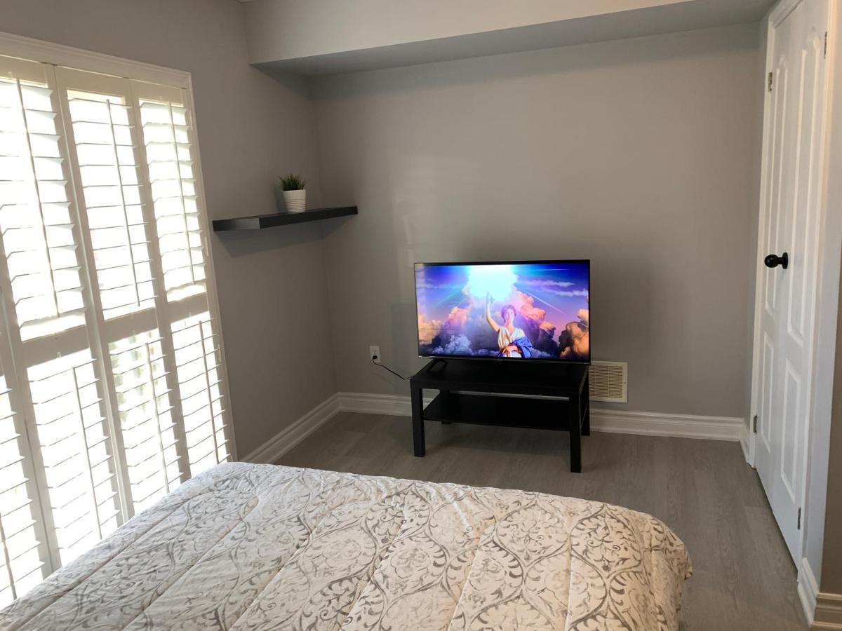 Beautiful Vacation Home Near Toronto Airport ミシサガ 部屋 写真