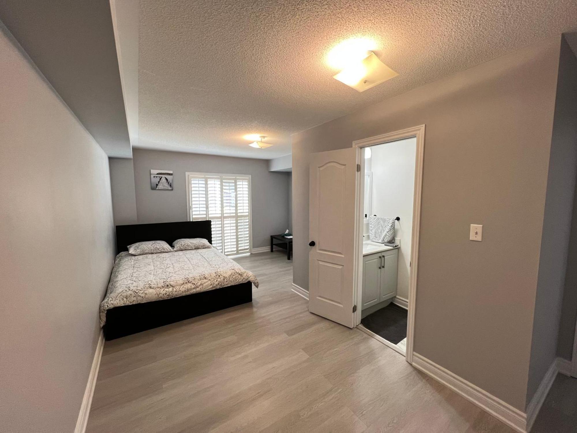 Beautiful Vacation Home Near Toronto Airport ミシサガ 部屋 写真